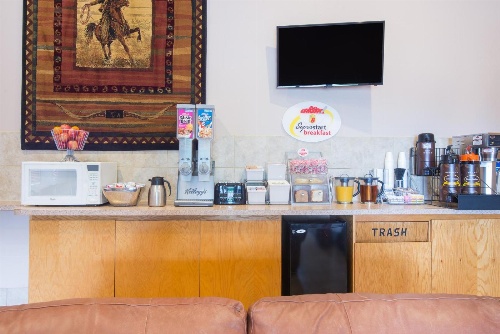 Super 8 by Wyndham Abilene KS image 1