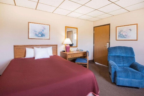 Super 8 by Wyndham Abilene KS image 19