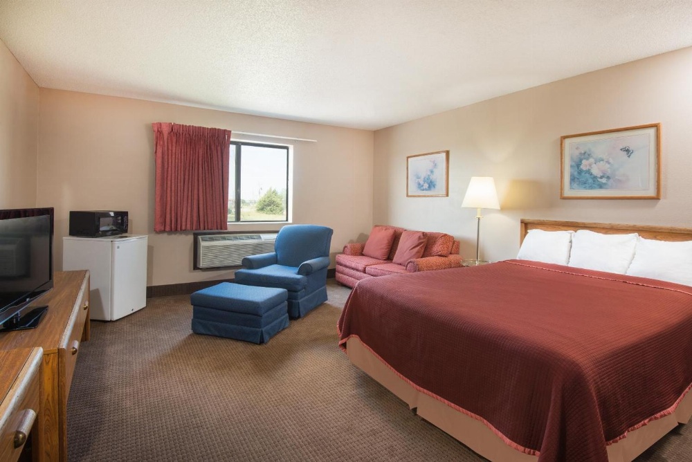 Super 8 by Wyndham Abilene KS Main image