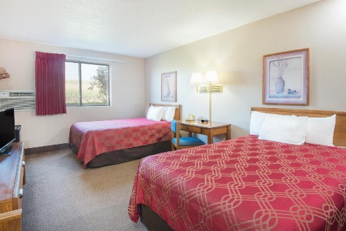 Super 8 by Wyndham Abilene KS image 9